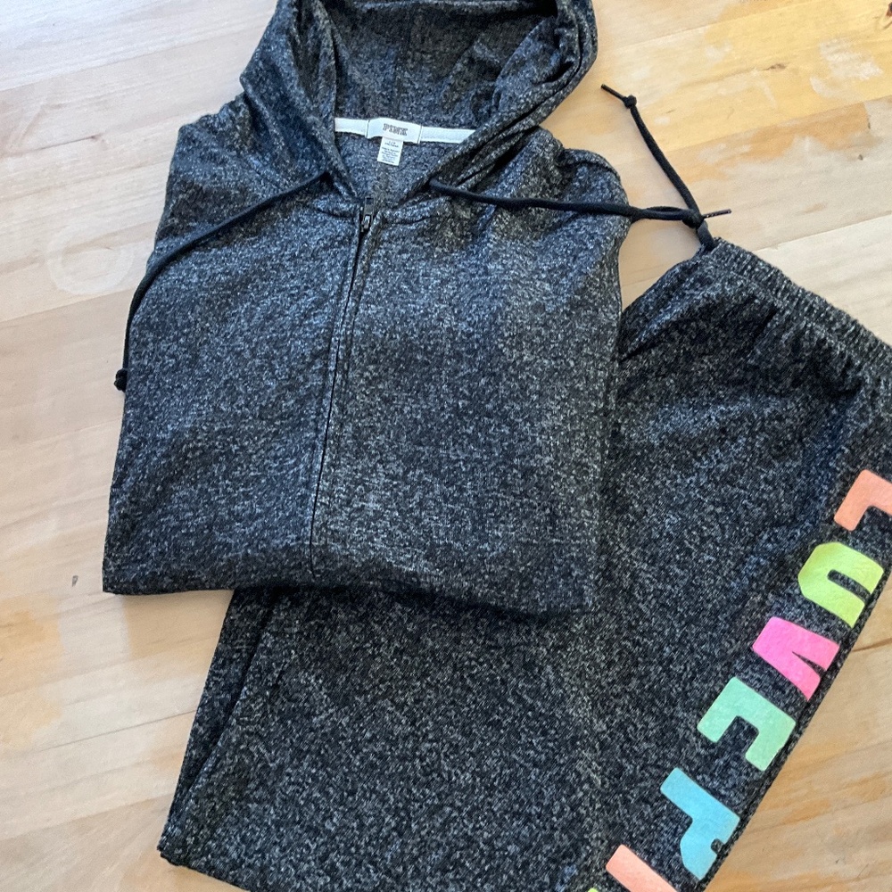 PINK VICTORIAS SECRET/JOGGER SET